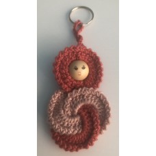 Gehaakte GELUKSPOPPETJES met RINGEN in ROZE STEENROOD